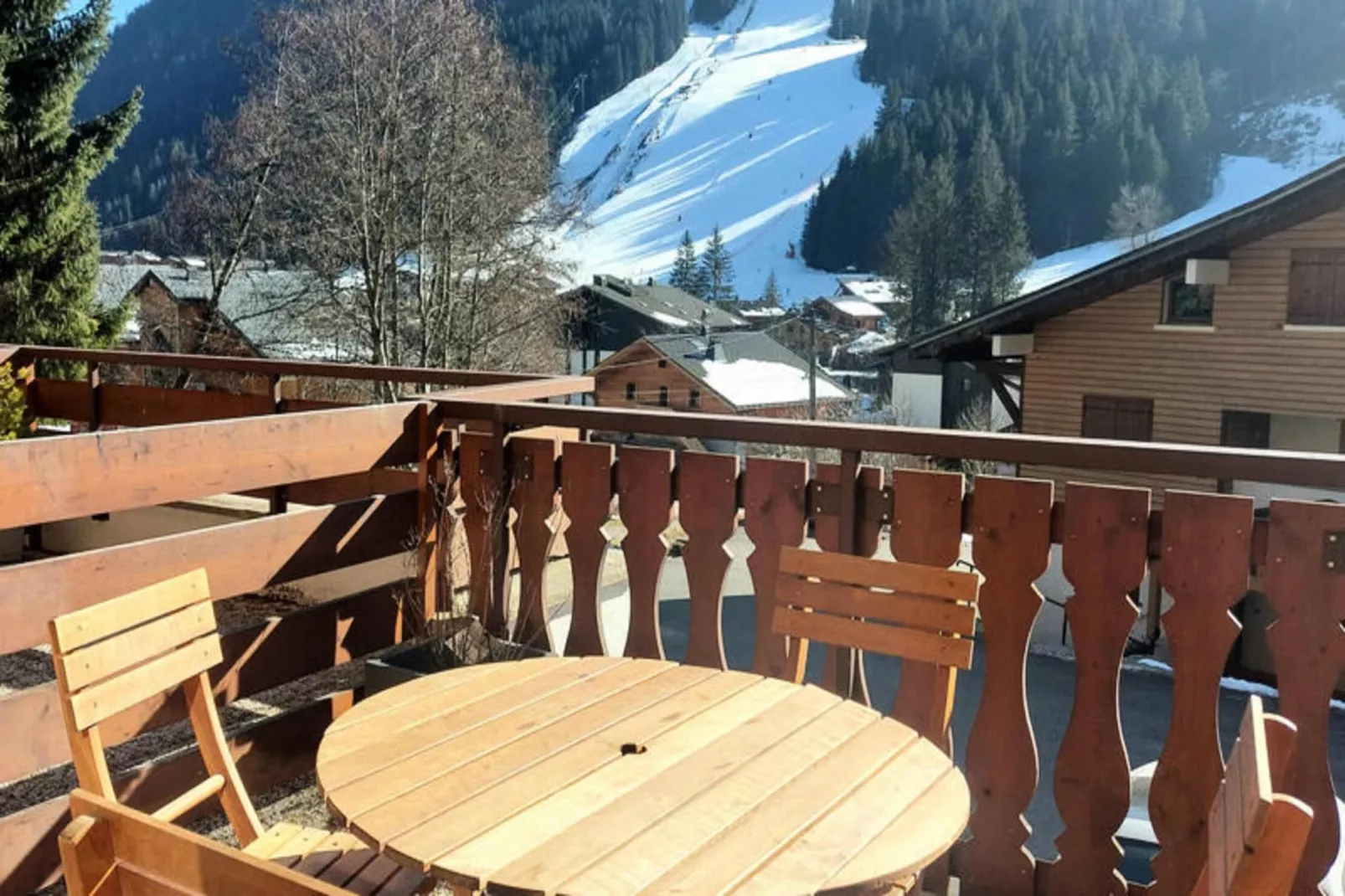 Résidence Les Perthuis-View in summer