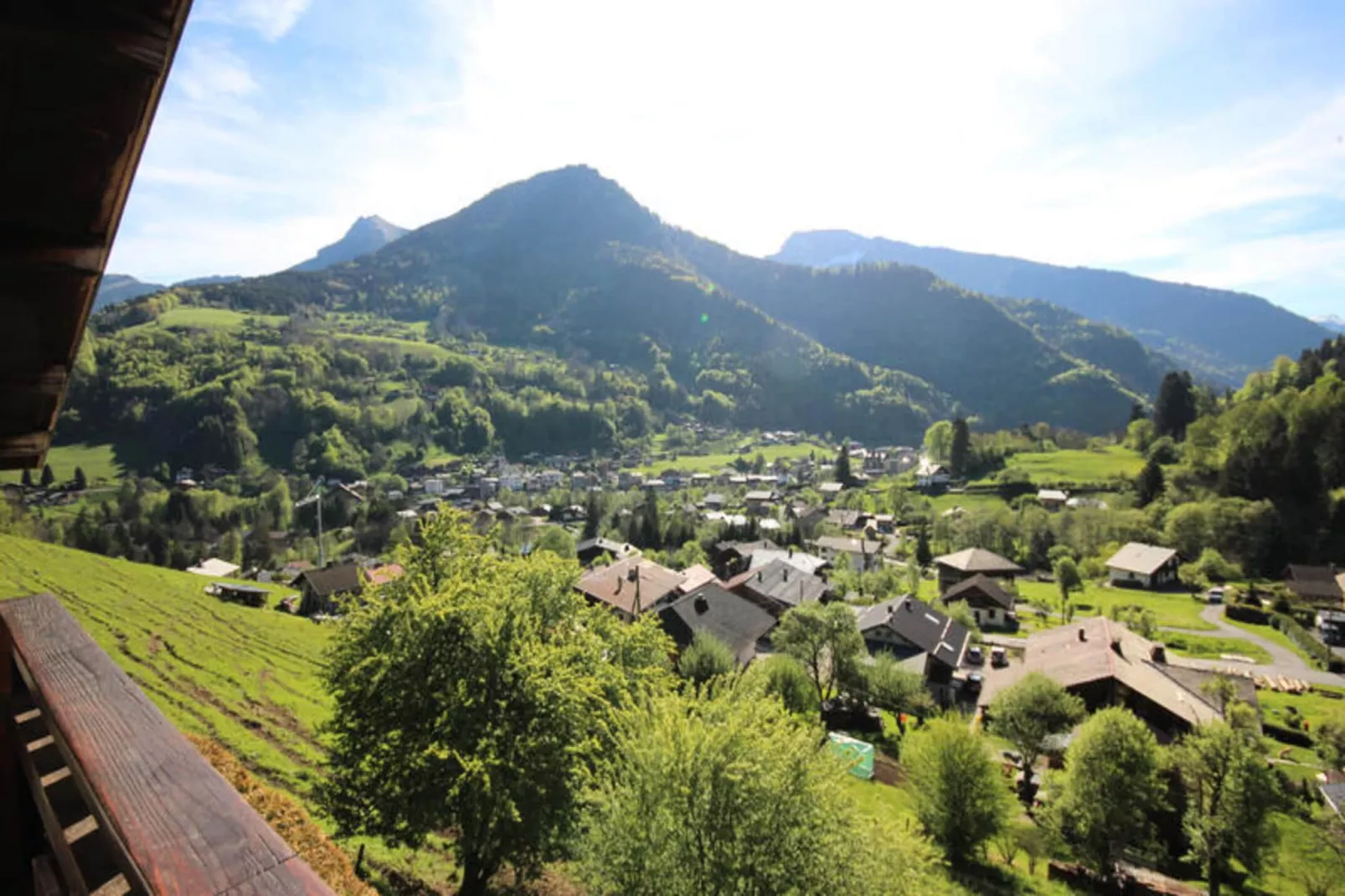 Appartements à Saint Jean d'Aulps-View in summer