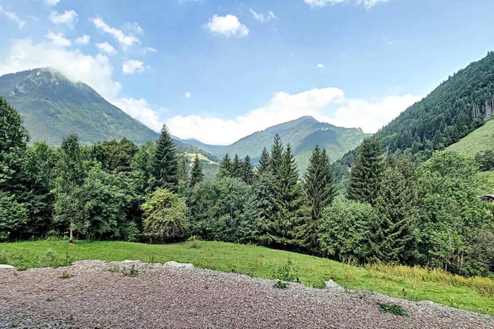 Appartements à Saint Jean d'Aulps-Areas within 1km in summer