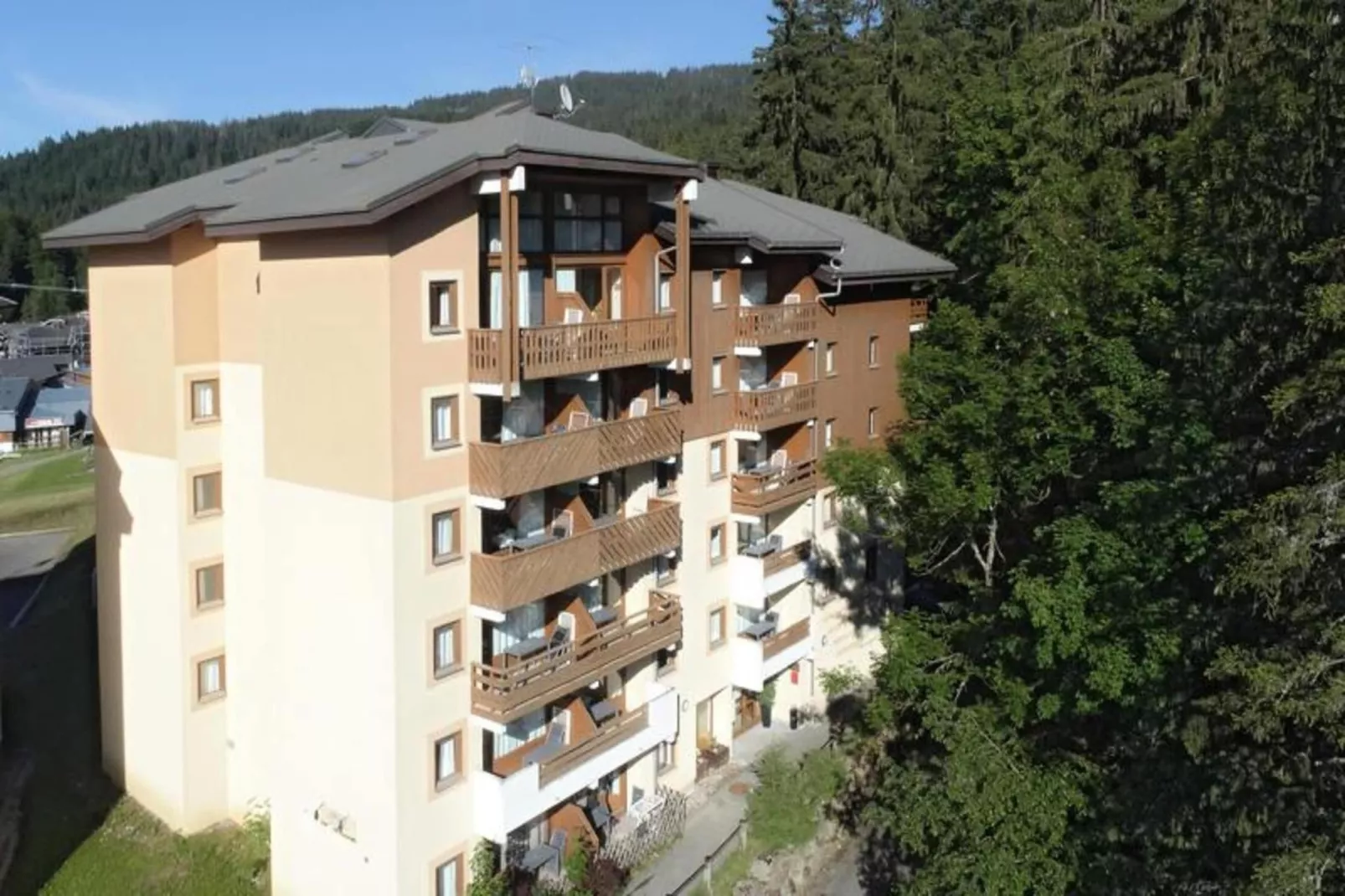 Résidence Odalys Le Buet**-Exterior in summer