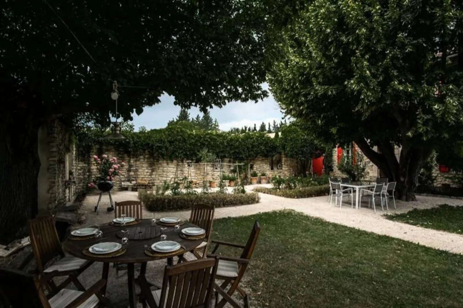 Le Mas De Jalique - Isle-sur-la-sorgue-Image-tags.