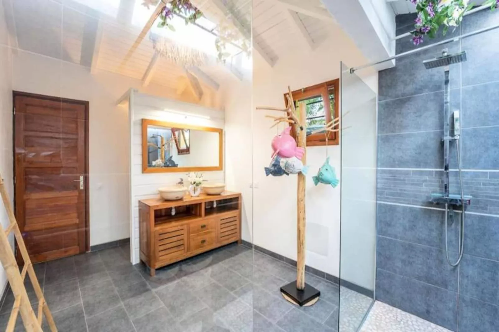 Villa Ma Vie La-Image-tags.