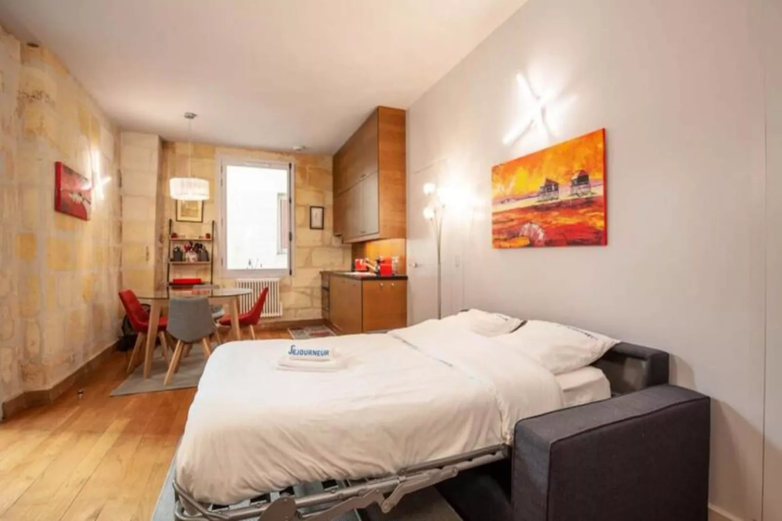 Superbe Appartement &agrave; La Belle Pierre Pour 4 Dans La Rue Des Antiquaires-Exterior in summer