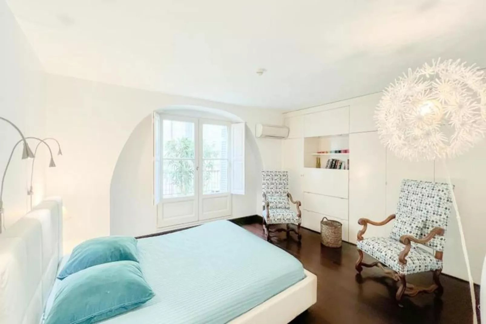 Appartement De Haut Standing Authentique Situ&eacute; Au Coeur Du Triangle D'or-Außenbereich Sommer