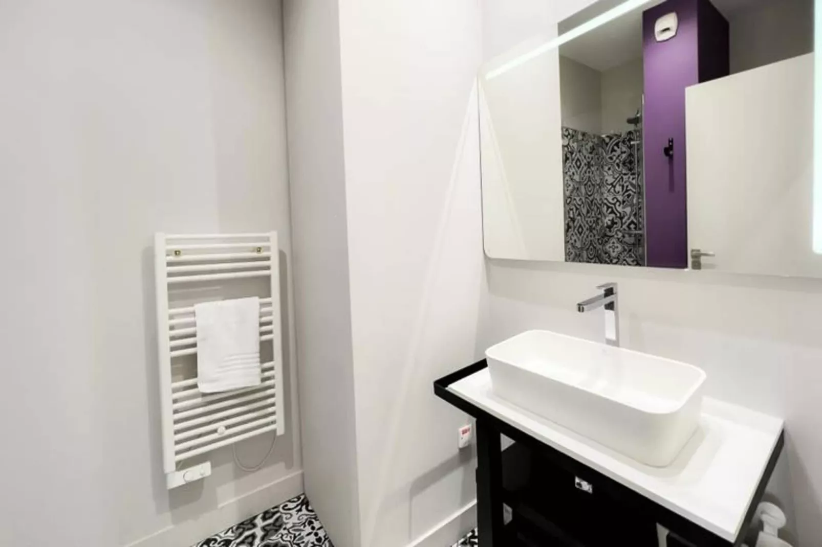 Magnifique Appartement 2 Chambres Avec Vue Sur La Garonne-Bathroom