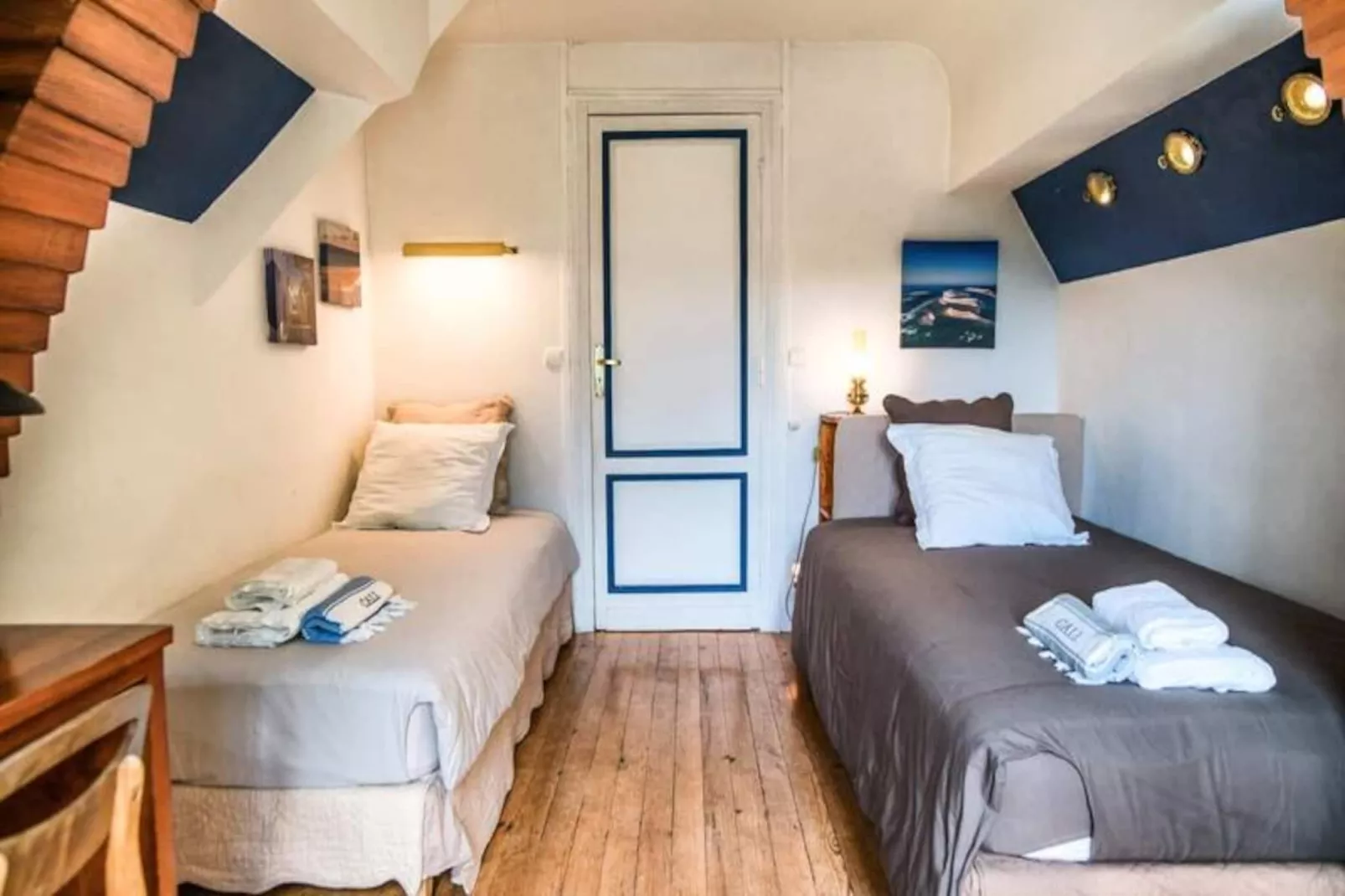 Villa  Arcachonnaise Spacieuse Au Style Authentique Proche De La Plage-Image-tags.