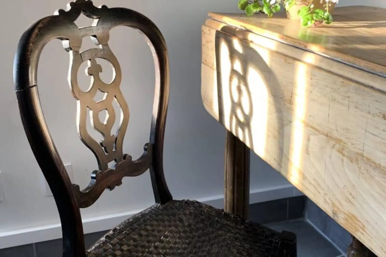 Les Toits De L'argenterie-Image-tags.