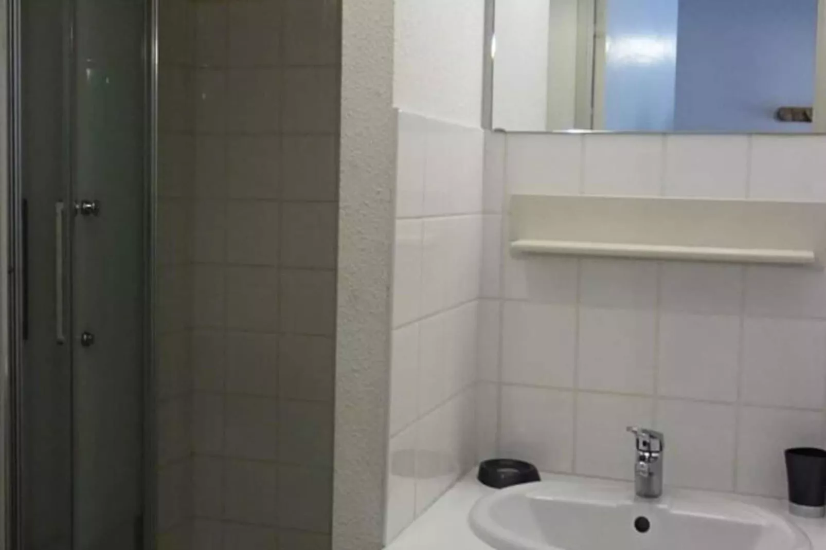 Résidence Montsegu-Salle de bain