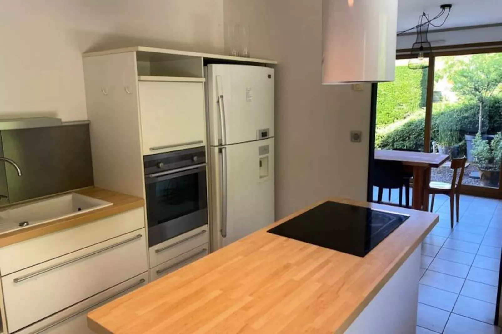 Belle Villa Avec Piscine Jacuzzi Et Vue Lac-Image-tags.