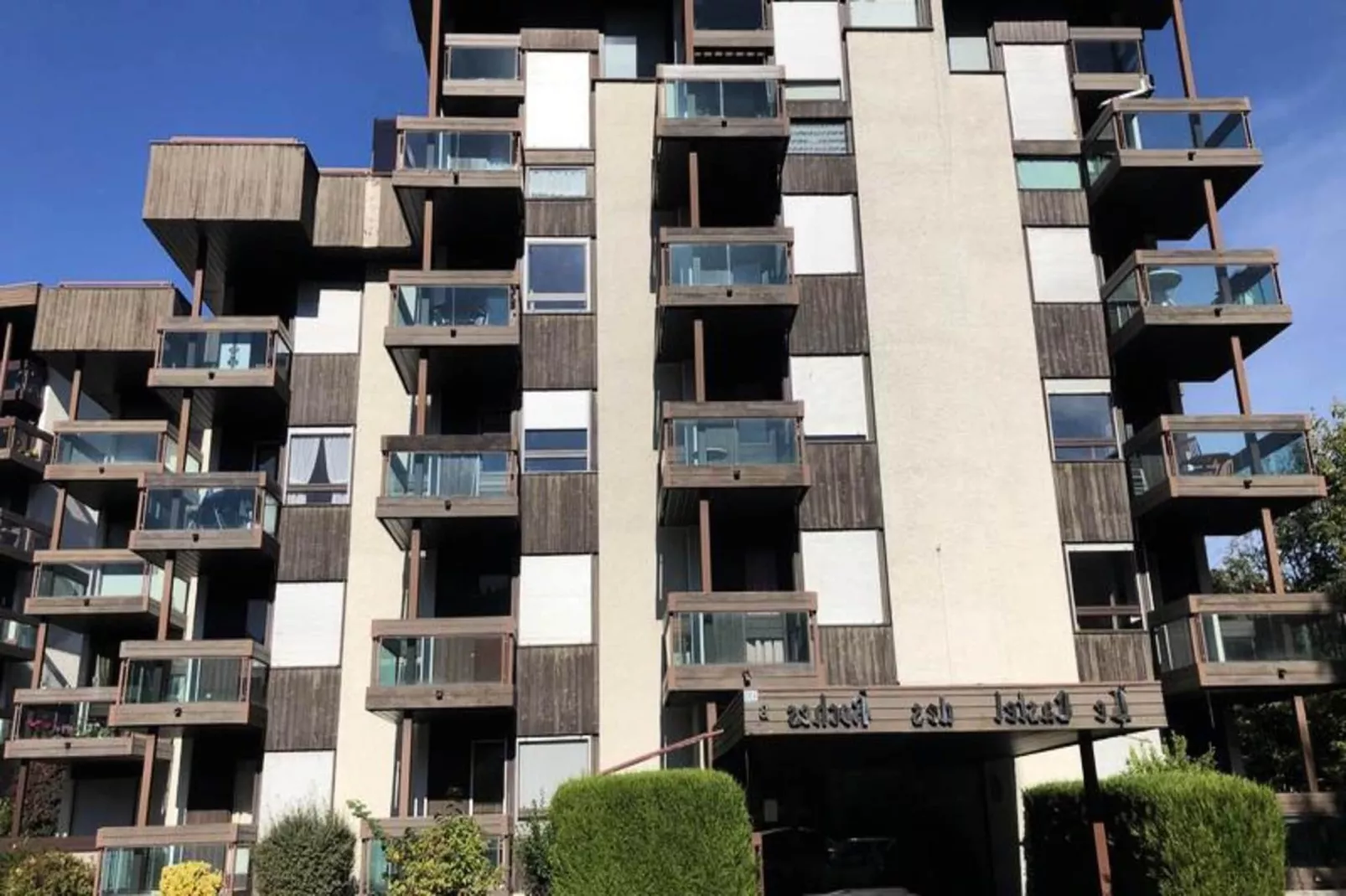 Résidence Castel Des Roches A-Exterior in summer