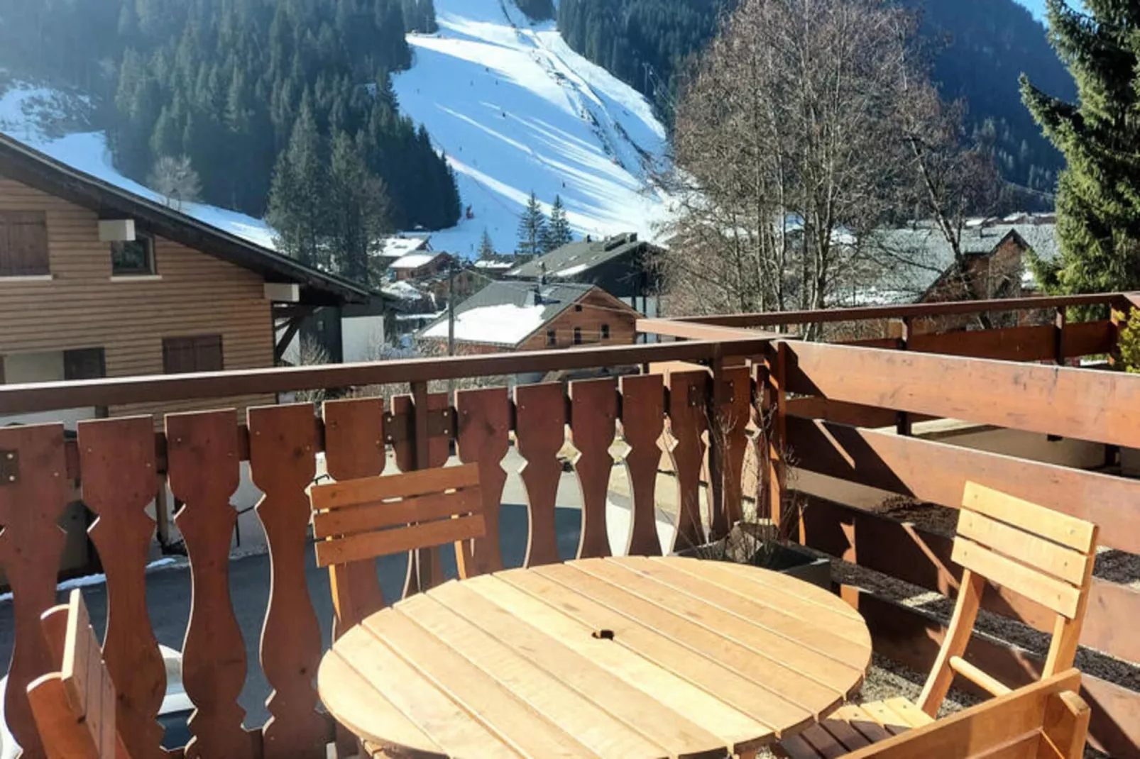 Résidence Les Perthuis-View in summer