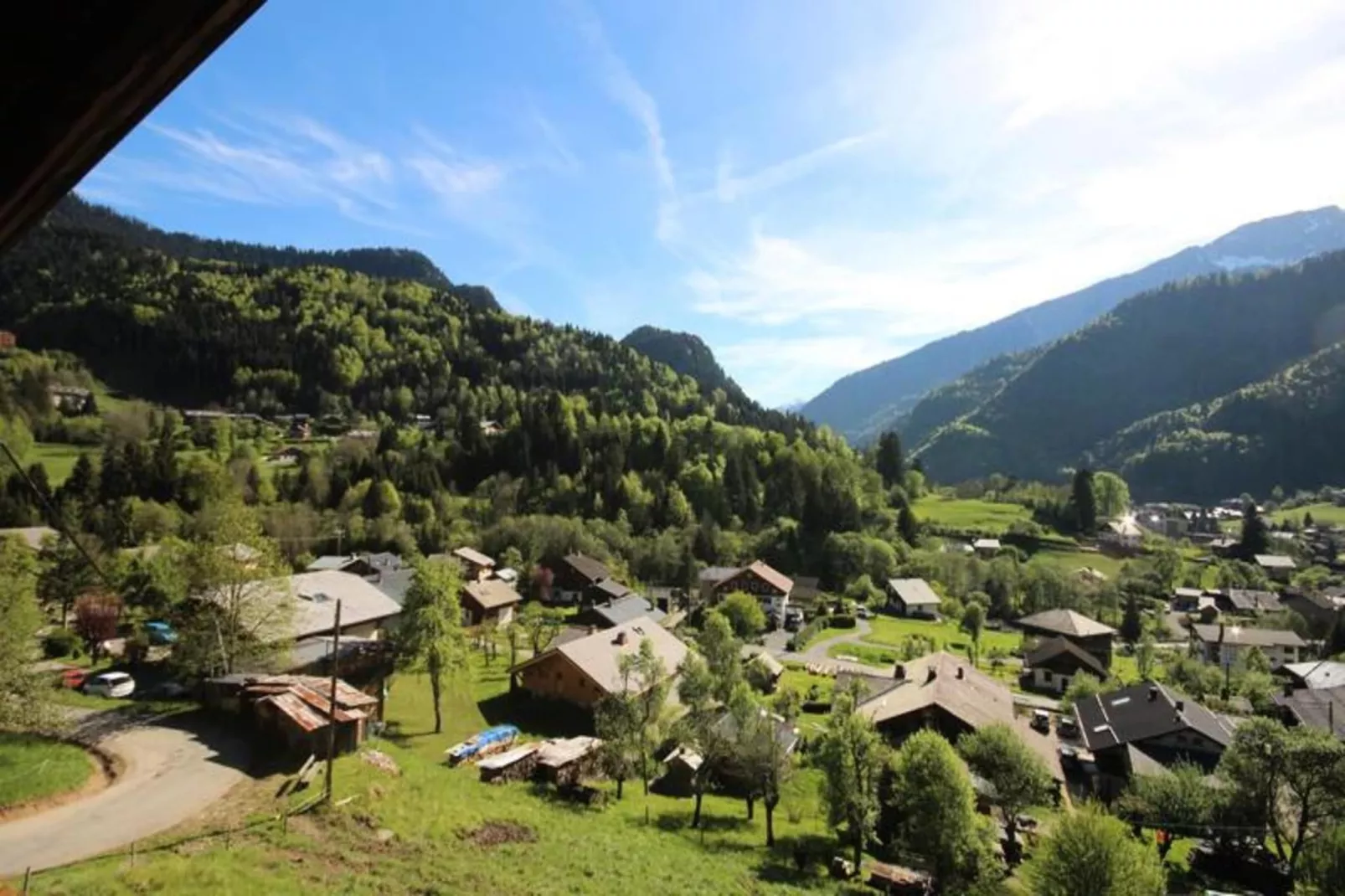 Appartements à Saint Jean d'Aulps-View in summer