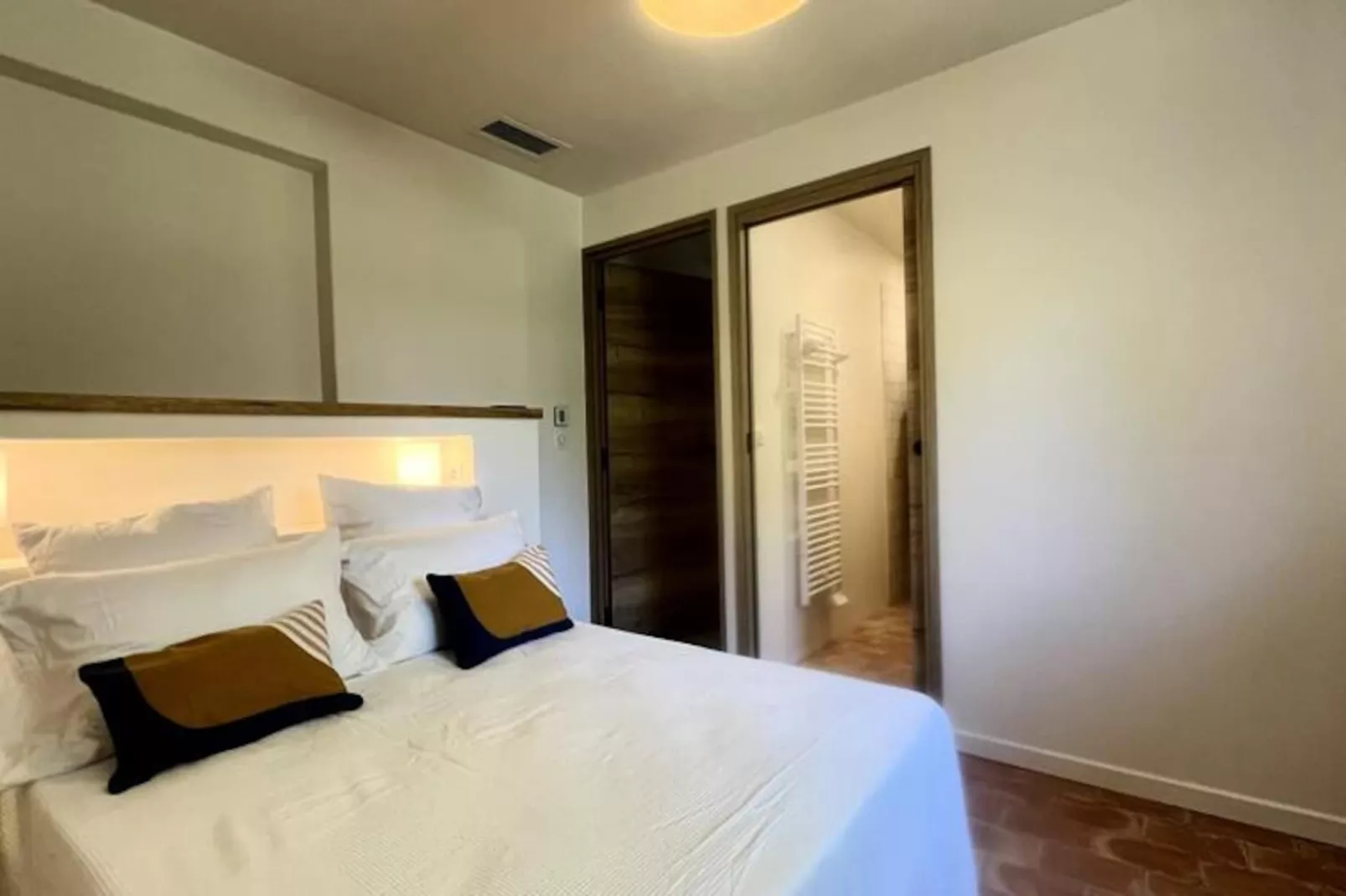 Mas Jas Du M&eacute;ou, Une &eacute;vasion Proven&ccedil;ale-Image-tags.