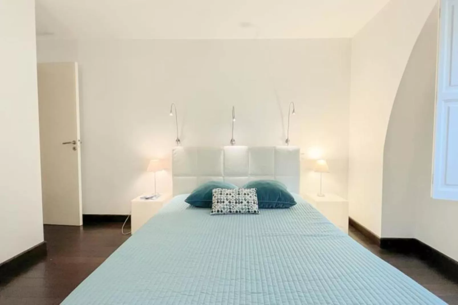 Appartement De Haut Standing Authentique Situ&eacute; Au Coeur Du Triangle D'or-Außenbereich Sommer