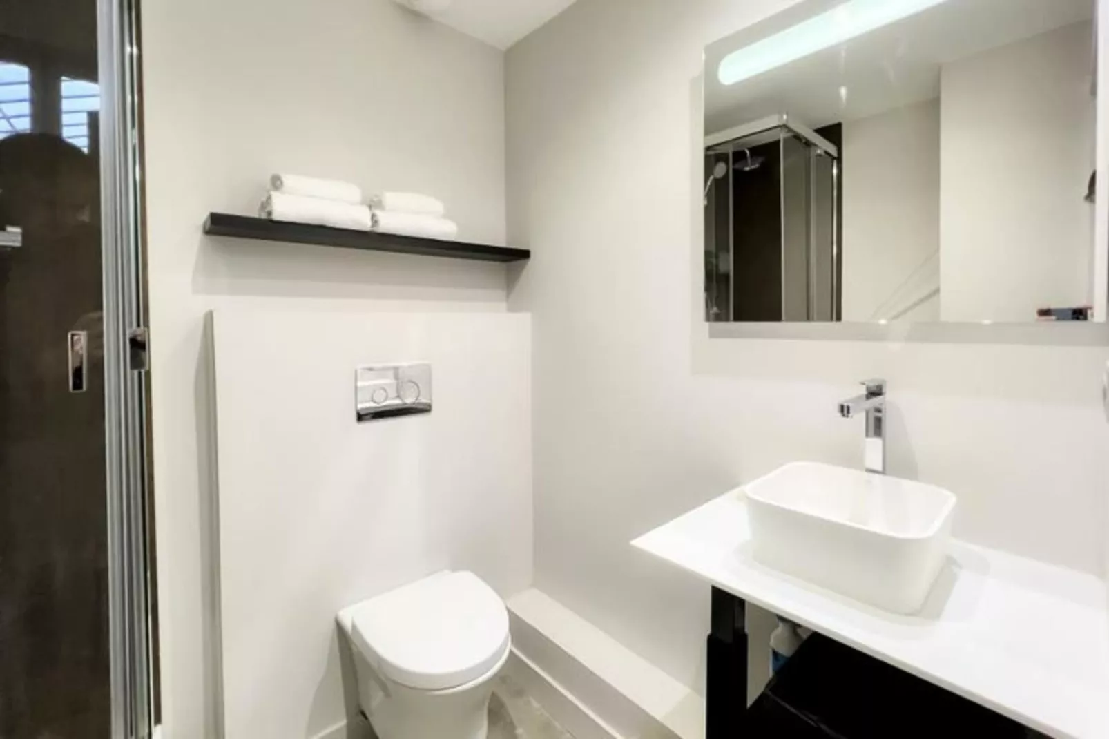 Magnifique Appartement 2 Chambres Avec Vue Sur La Garonne-Bathroom