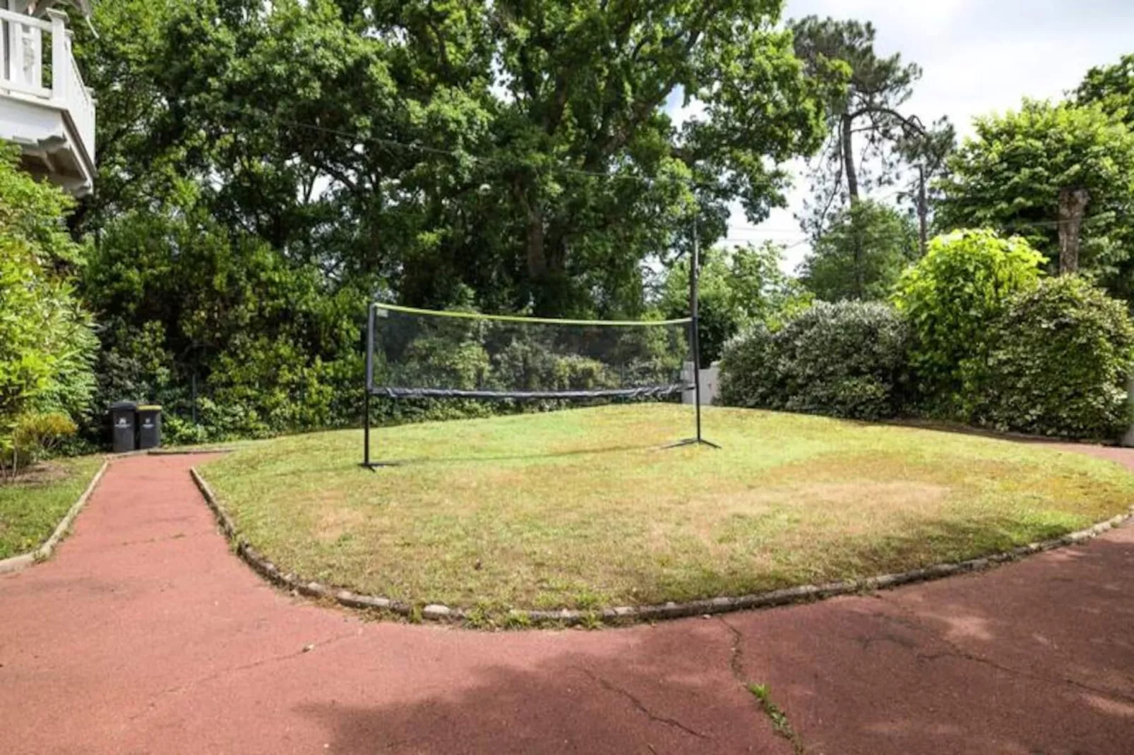 Villa  Arcachonnaise Spacieuse Au Style Authentique Proche De La Plage-Image-tags.