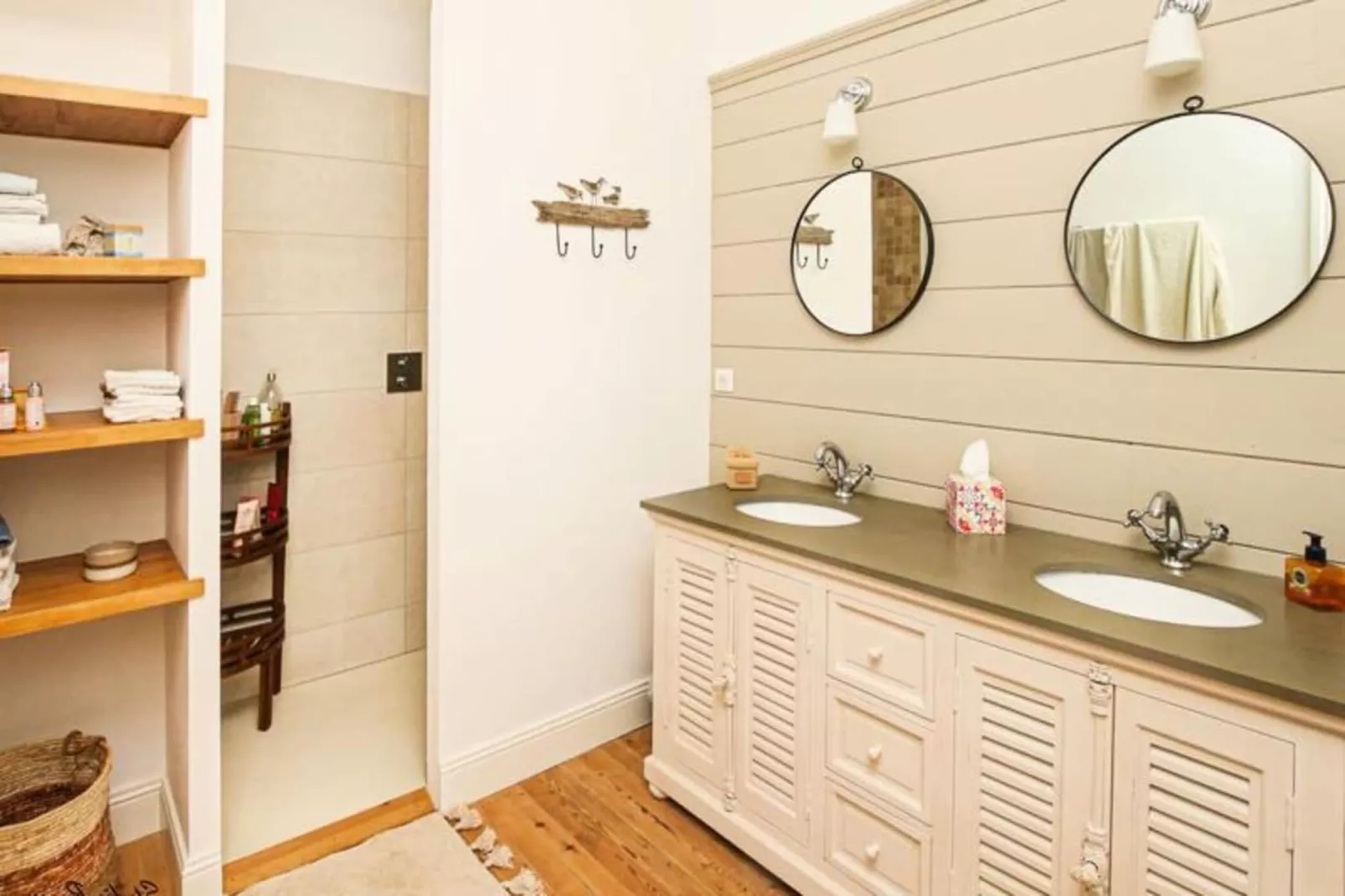 Villa Familiale R&eacute;nov&eacute;e &agrave; Arcachon &ndash; 6 Ch, 4 Sdb, Entre 8 &agrave; 10 Pers-Ambiente