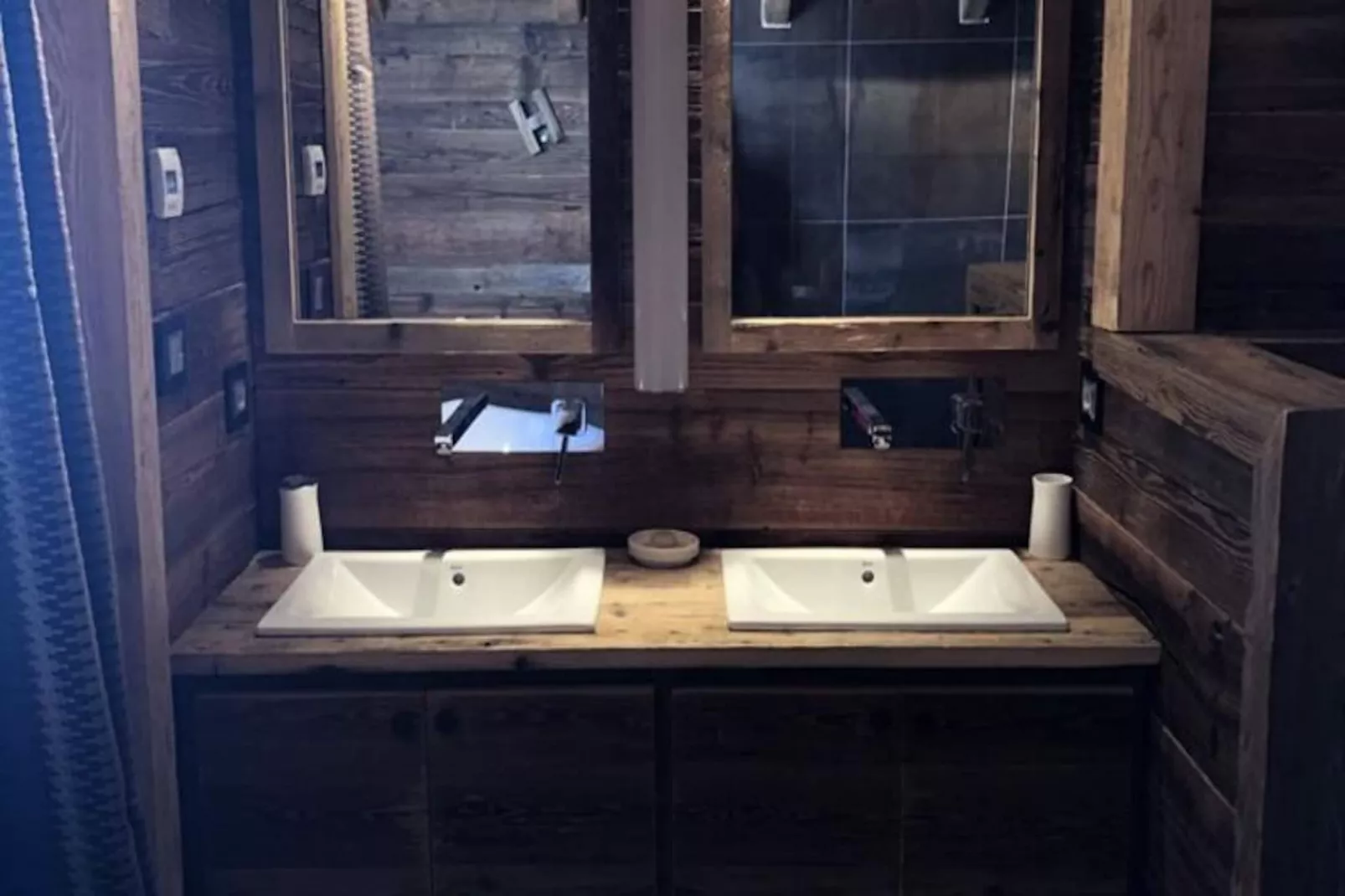 Chalet Pic Bayle-Image-tags.