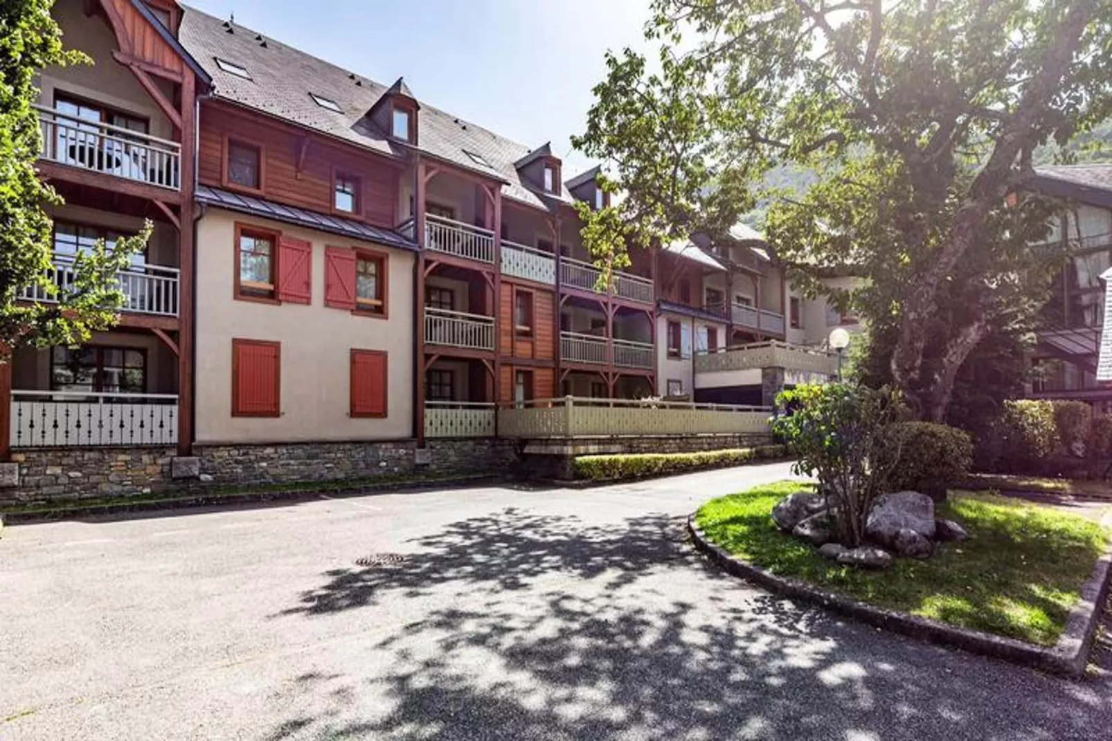 Résidence Cami Real-Areas within 1km in summer