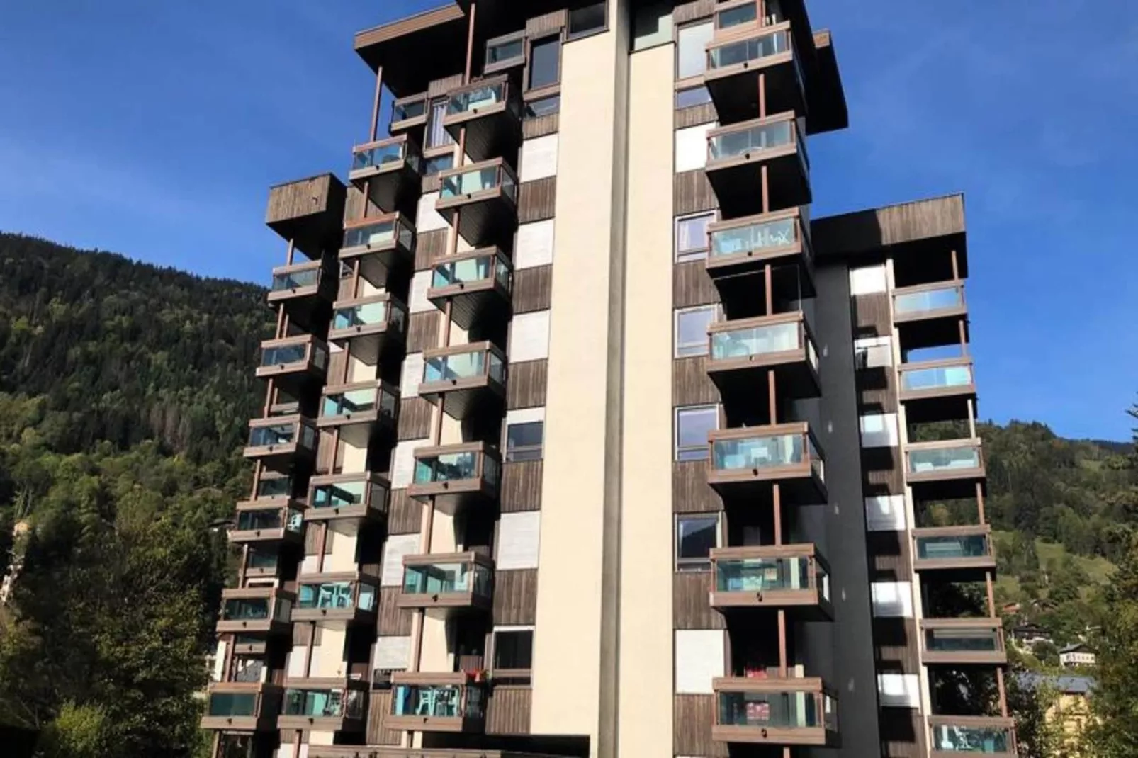 Résidence Castel Des Roches A-Exterior in summer