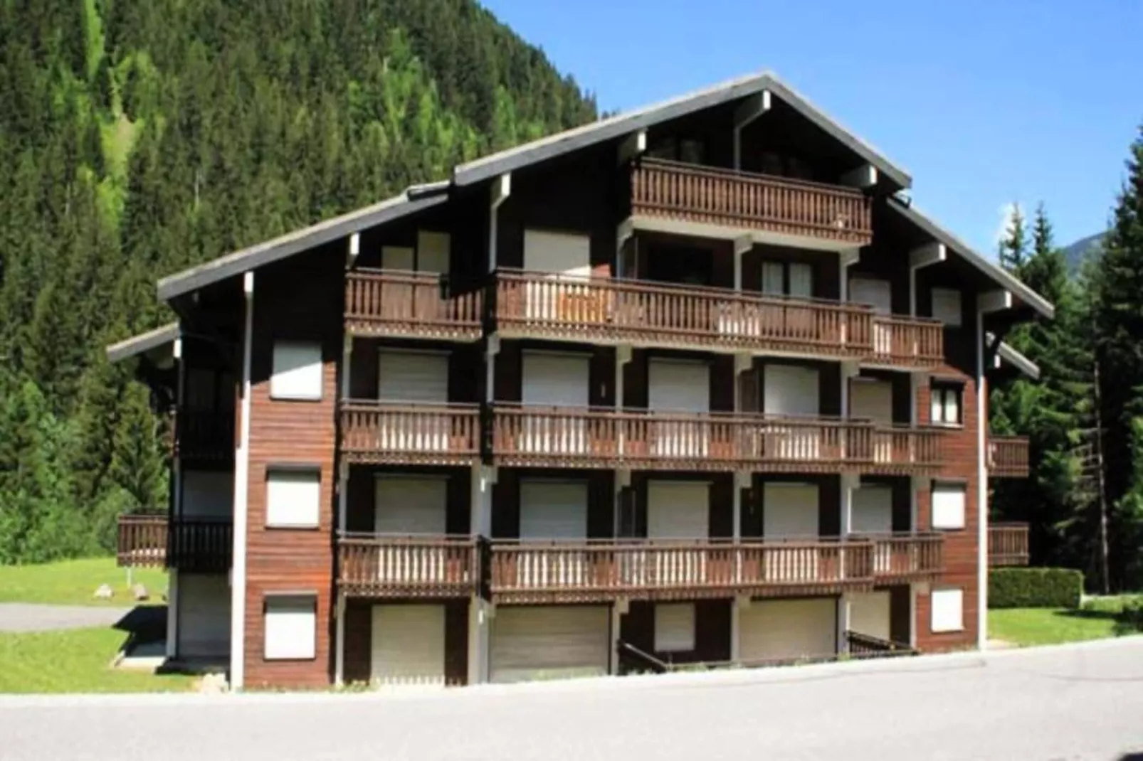 Résidence Le Perce-neige-Außenbereich Sommer