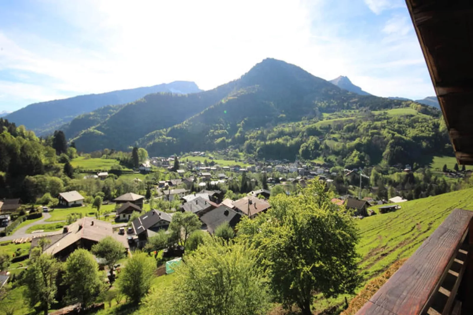 Appartements à Saint Jean d'Aulps-View in summer
