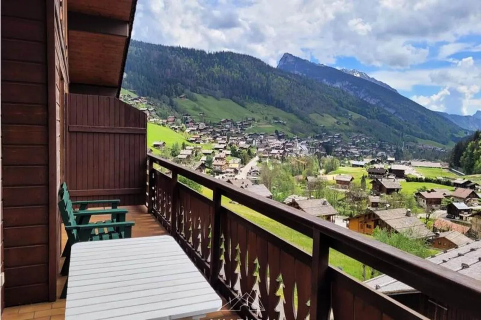 Résidence Iris - View in summer