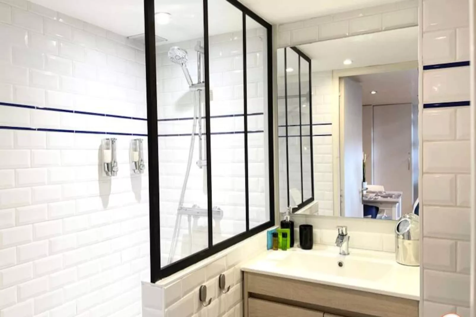 🎨 Loft De L'artiste - Parking - Standing-Image-tags.