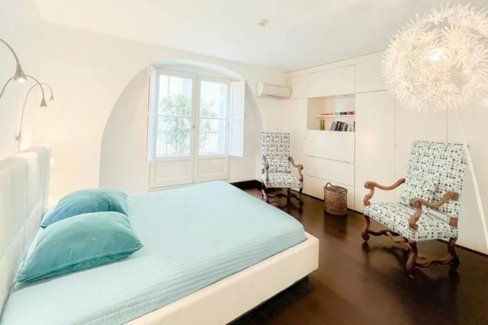 Appartement De Haut Standing Authentique Situ&eacute; Au Coeur Du Triangle D'or-Außenbereich Sommer