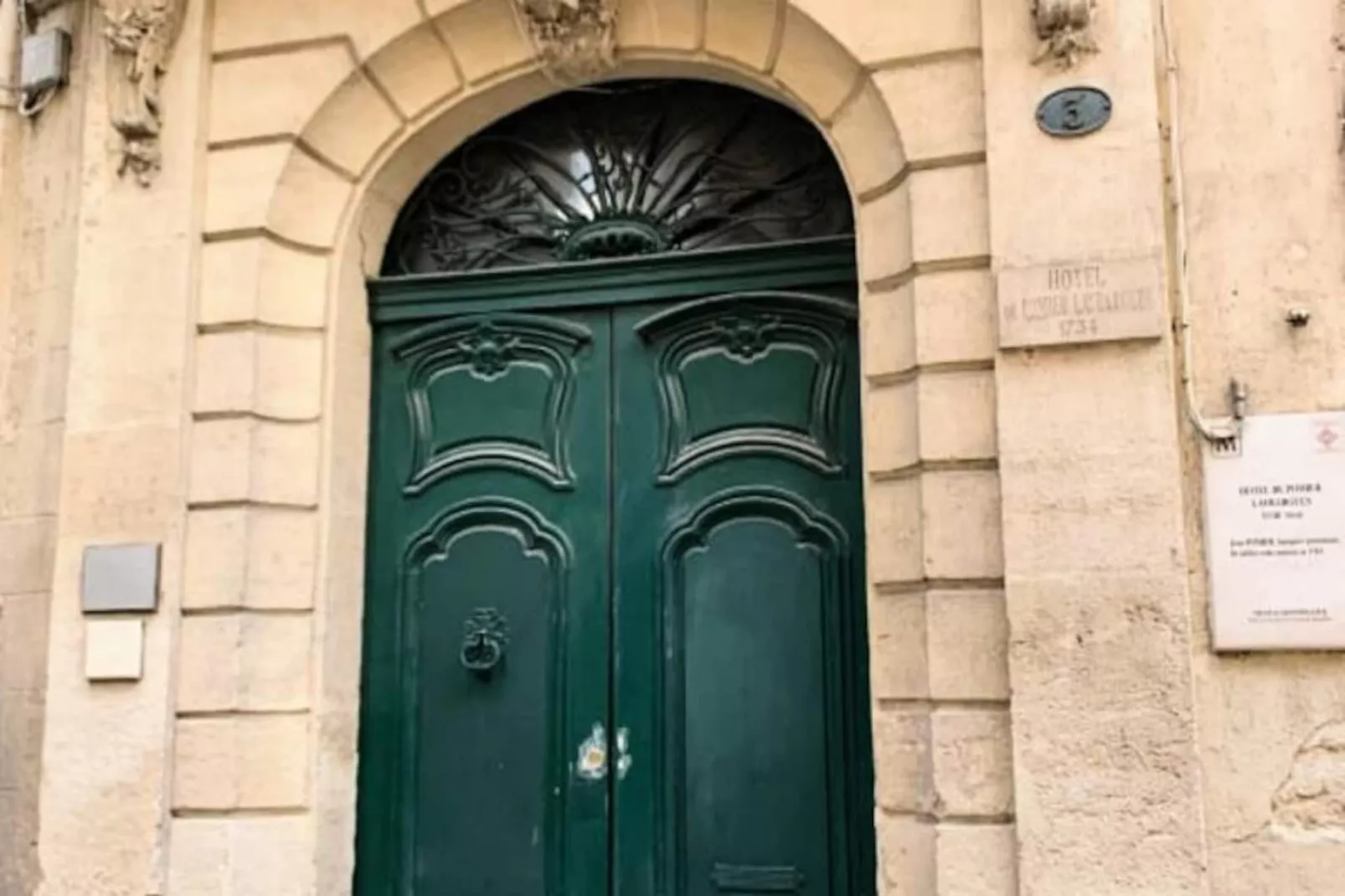 Les Toits De L'argenterie-Image-tags.