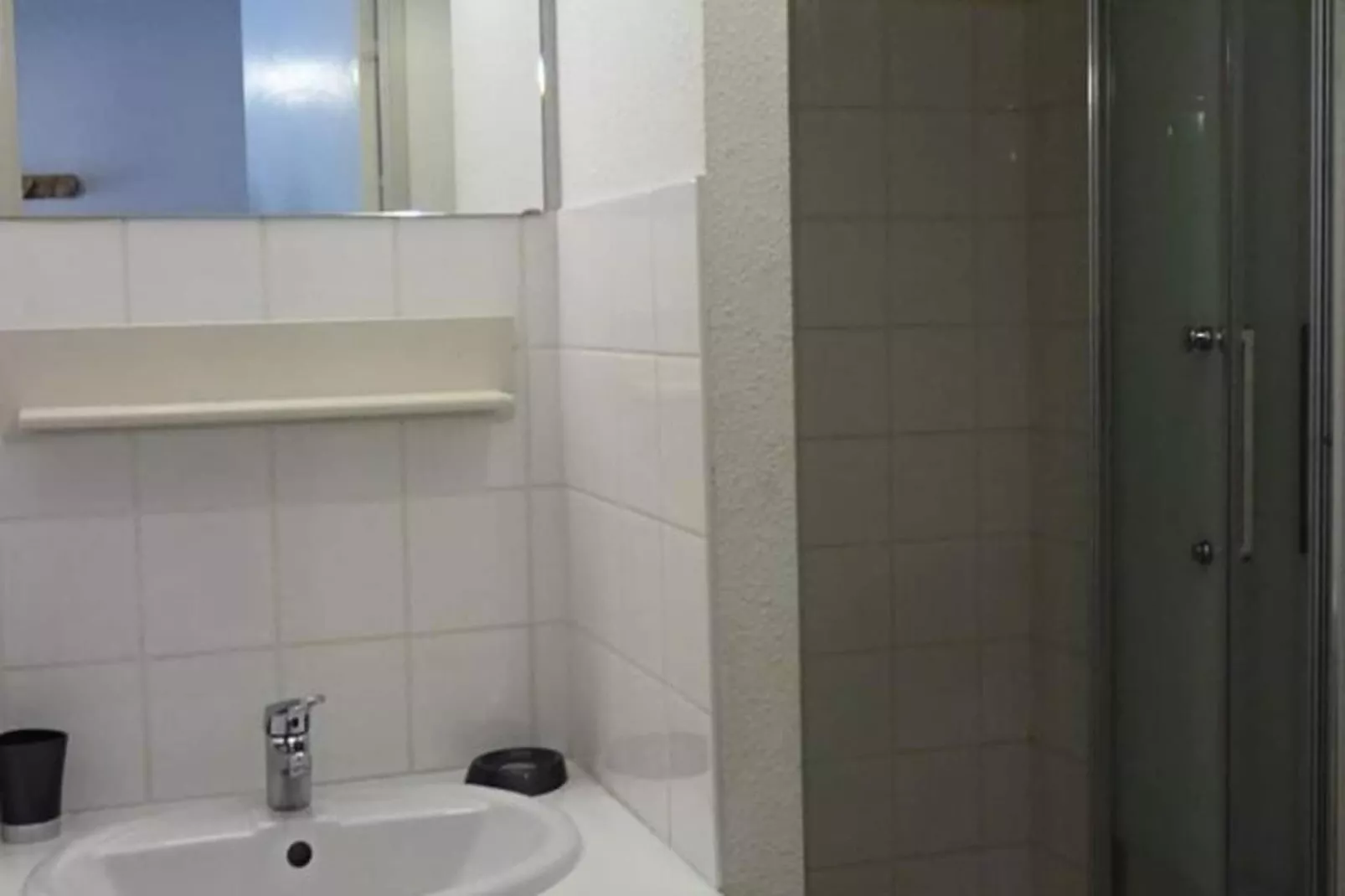 Résidence Montsegu-Salle de bain