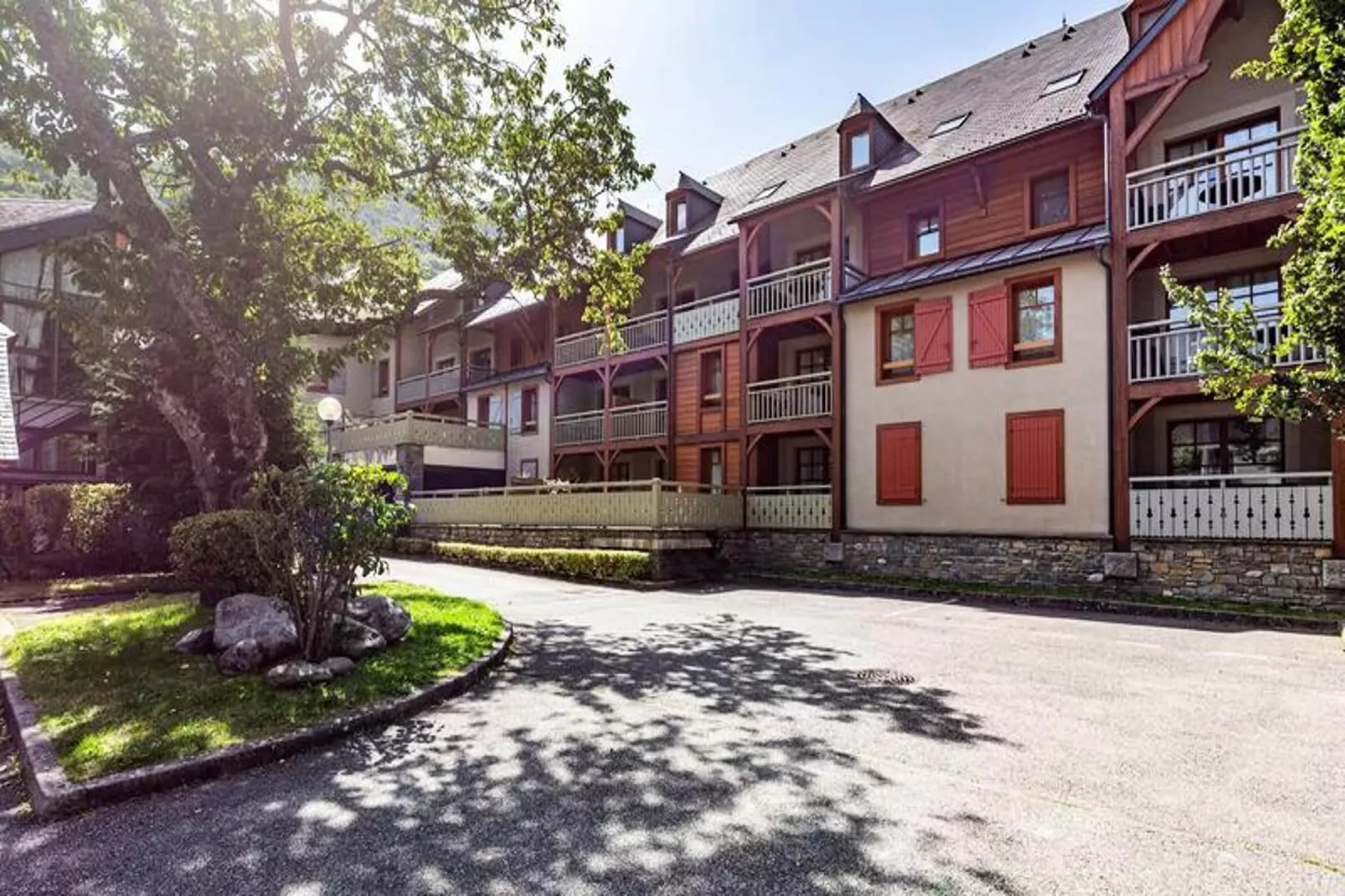 Résidence Cami Real-Areas within 1km in summer