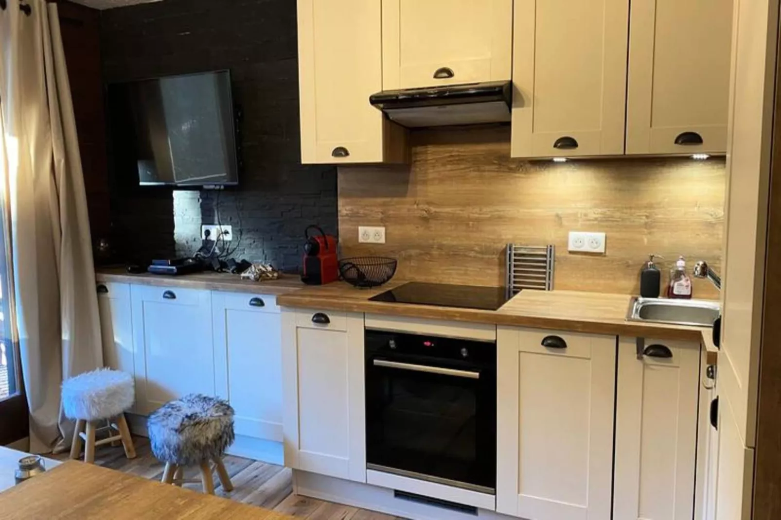 Résidence Les Perthuis-Exterior in summer