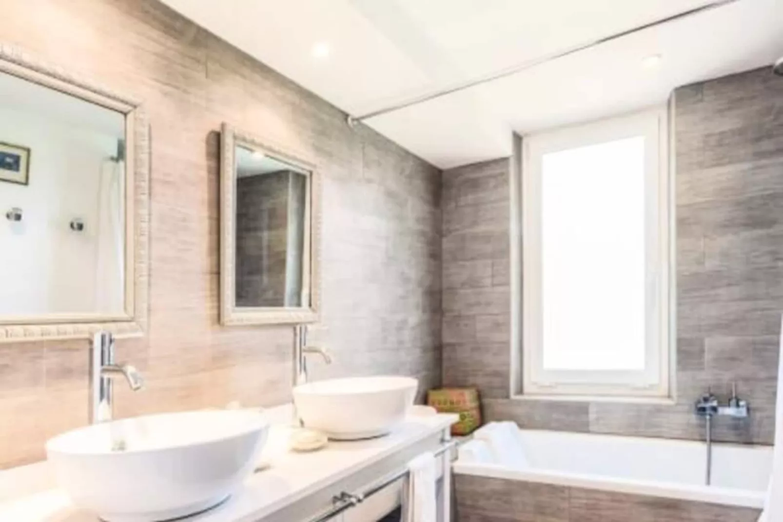 Maison De Famille En Provence-Image-tags.