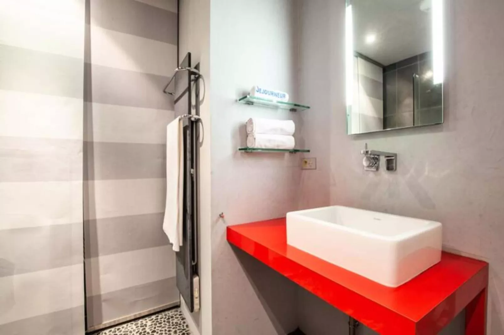 Superbe Appartement &agrave; La Belle Pierre Pour 4 Dans La Rue Des Antiquaires-Exterior in summer