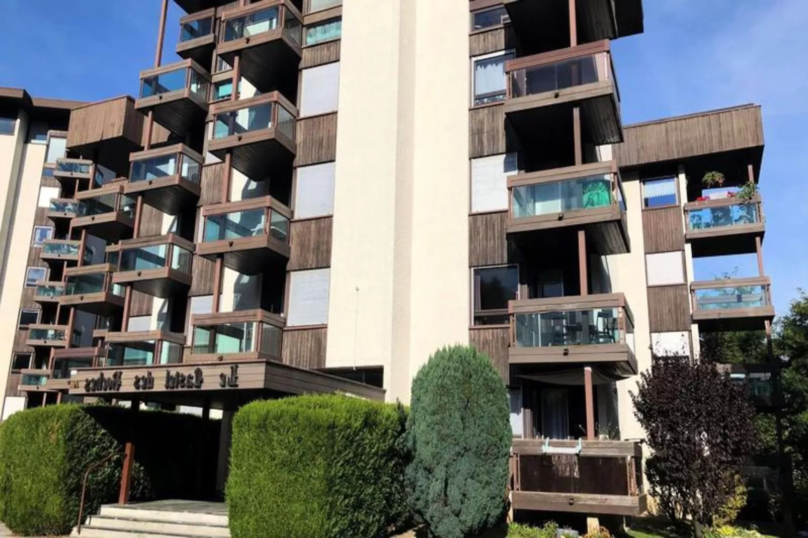 Résidence Castel Des Roches A-Exterior in summer