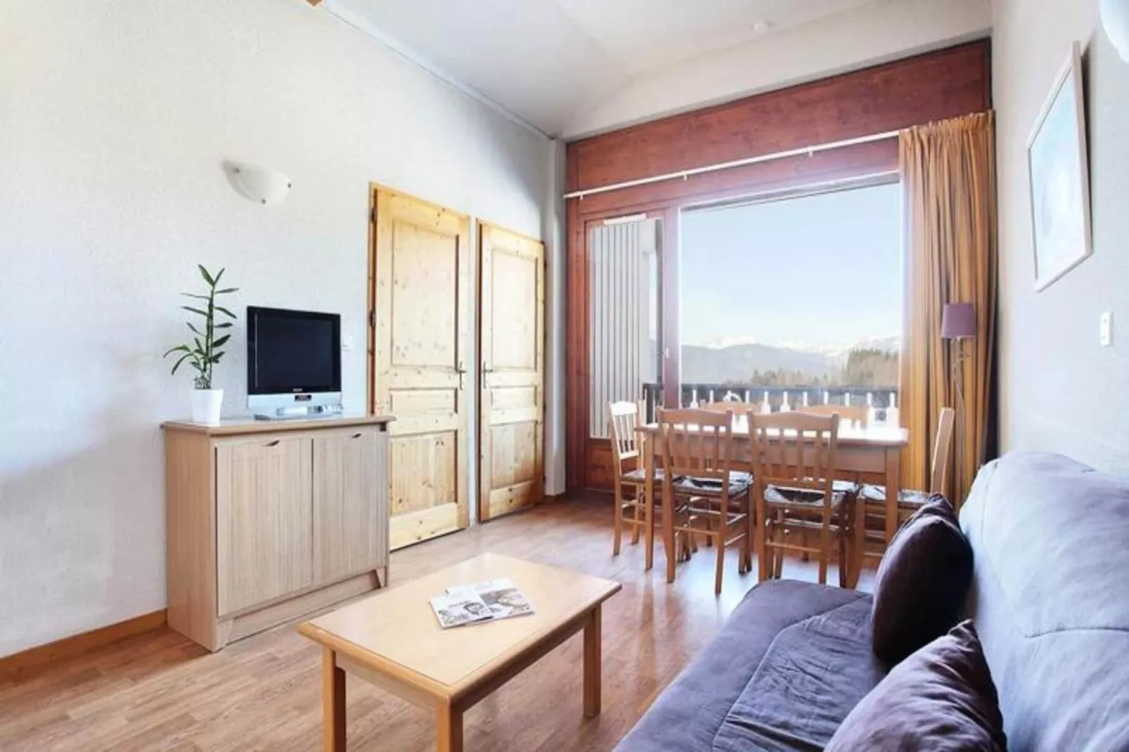 Résidence Odalys Le Buet**-Exterior in summer