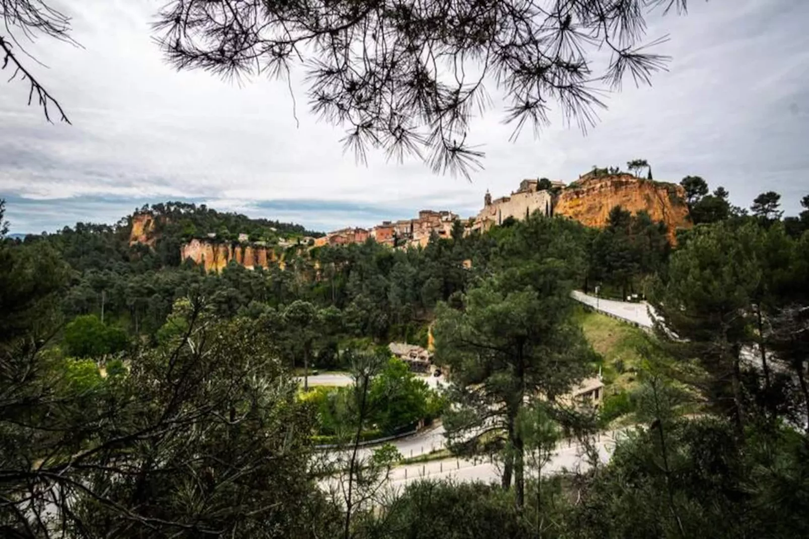 Maison Avec Vue Et Piscine Chauff&eacute;e &agrave; Roussillon-Image-tags.
