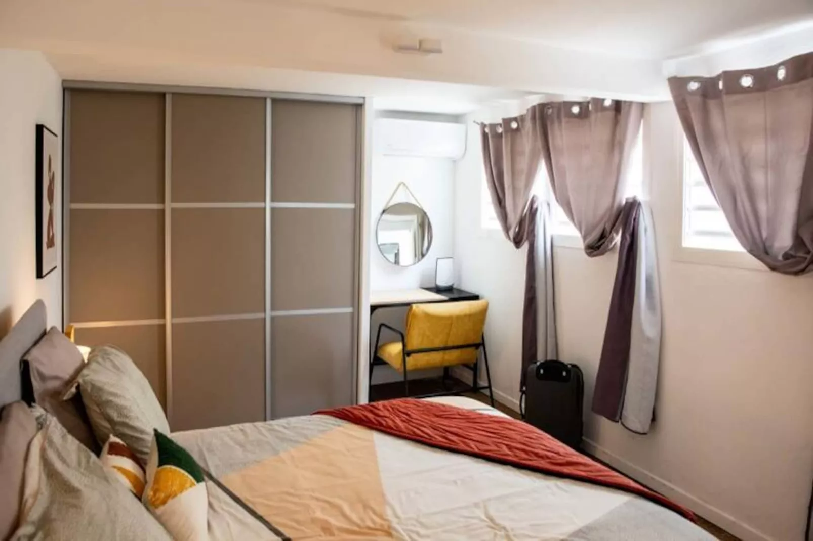 Villa Summer Forever-Image-tags.