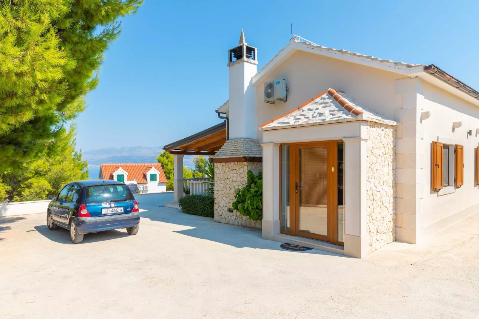 Villa Anabella - Four bedroom Villa with Swimming pool-Parking