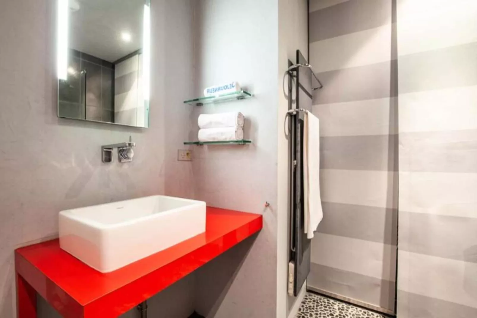 Superbe Appartement &agrave; La Belle Pierre Pour 4 Dans La Rue Des Antiquaires-Exterior in summer