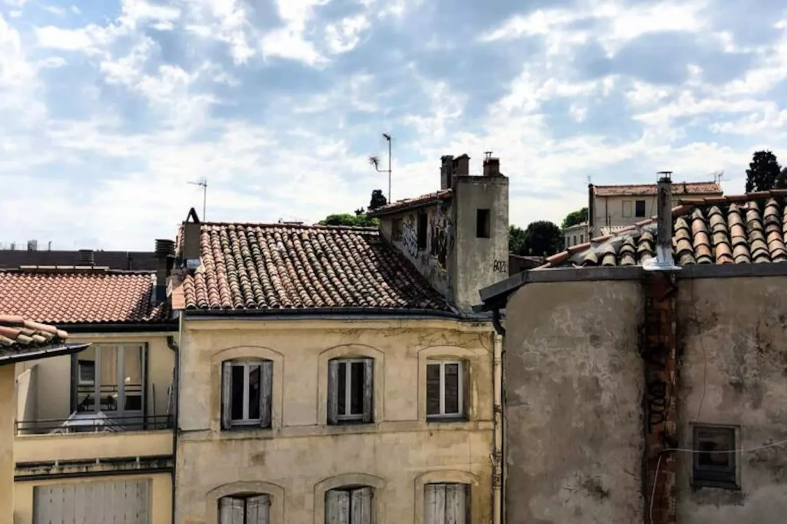 Les Toits De Sainte Ursule-Image-tags.