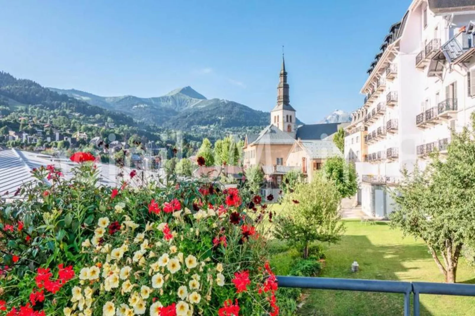 Résidence Castel Des Roches A-Exterior in summer