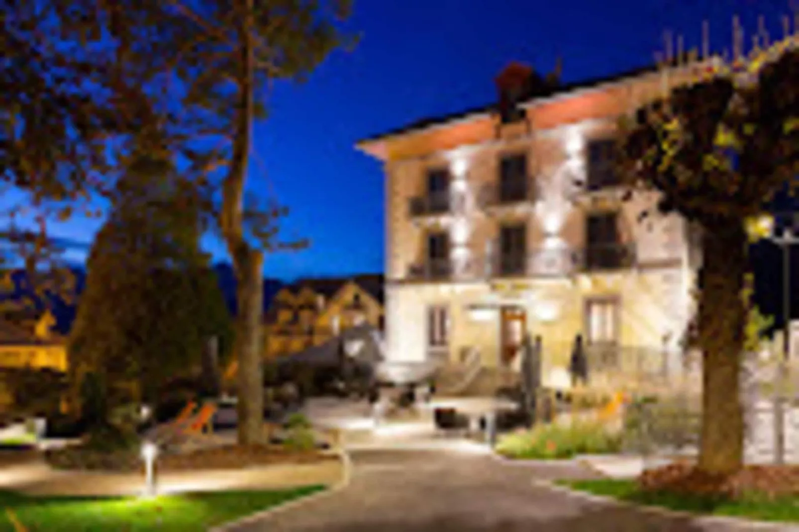 Résidence Les Loges-Exterior in summer