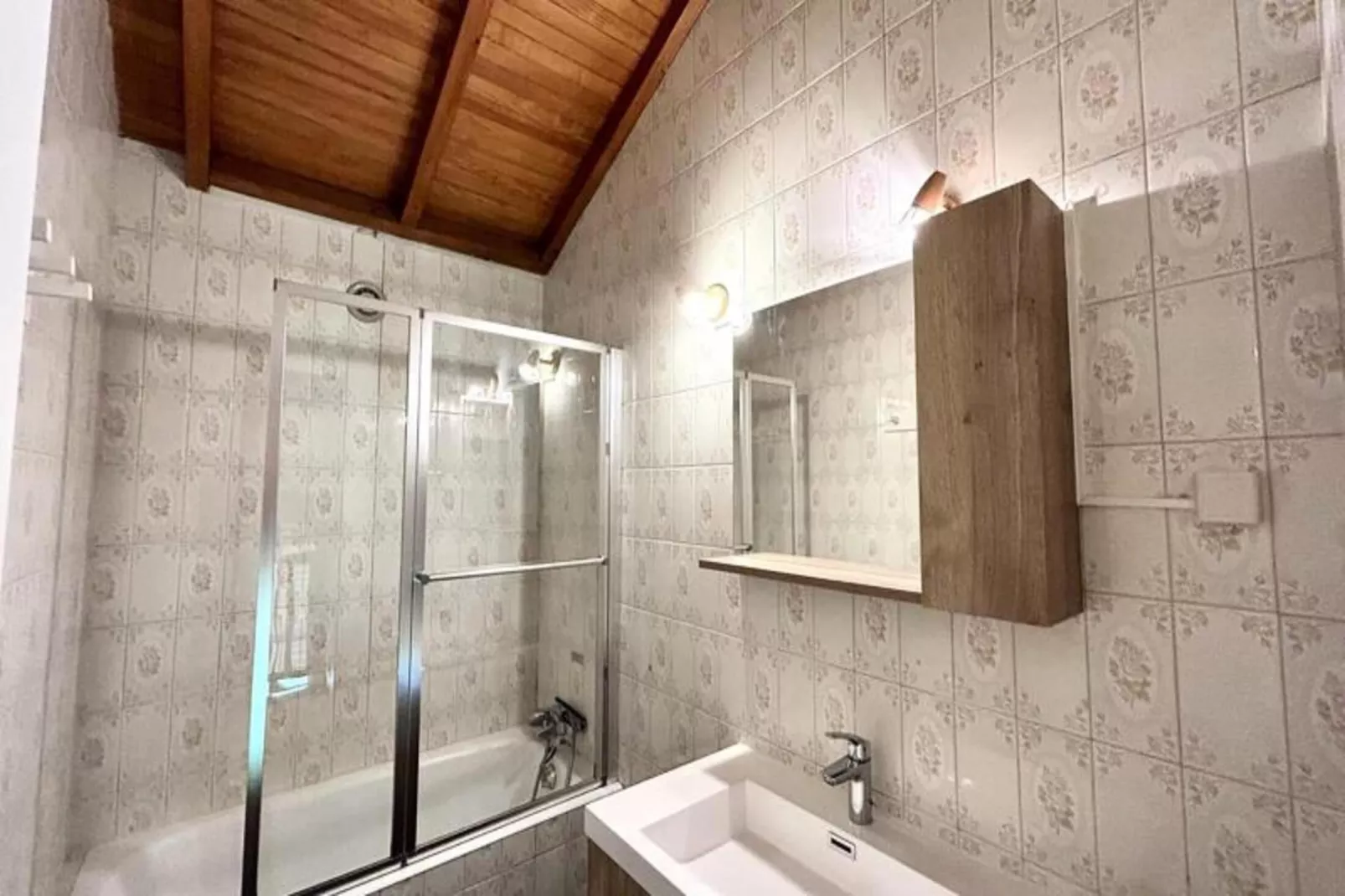 Résidence Les Aigles 1-Bathroom