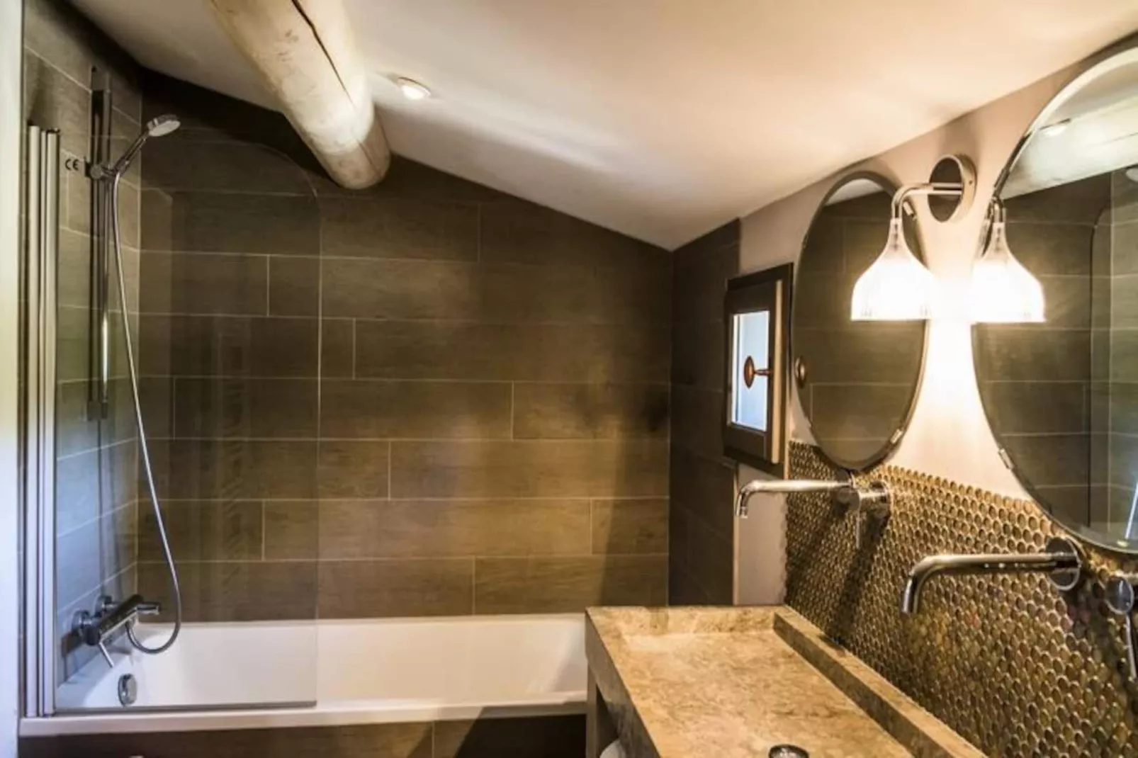 Bastide Blanche : Votre &eacute;vasion En Provence-Image-tags.