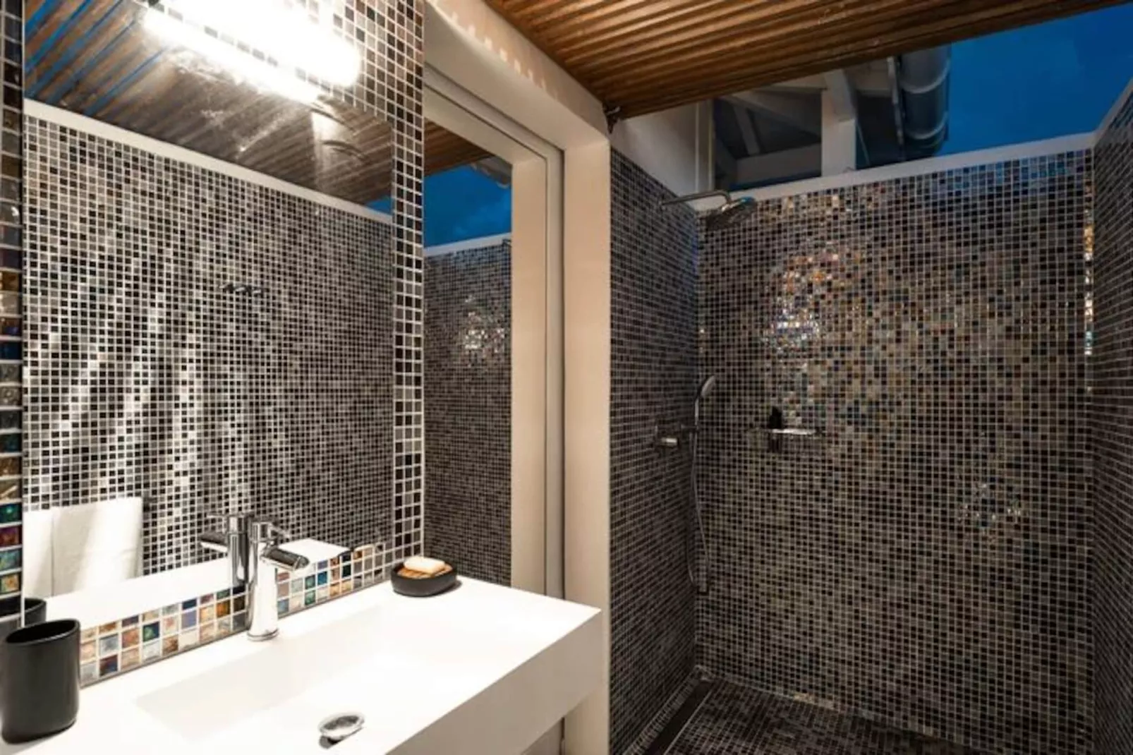 Villa Rackam-Image-tags.