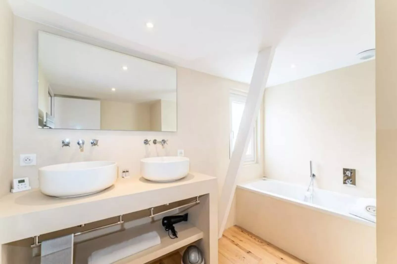 Somptueuse Demeure Arcachonnaise De Caract&egrave;re Avec Acc&egrave;s Direct &agrave; La Plage-Image-tags.