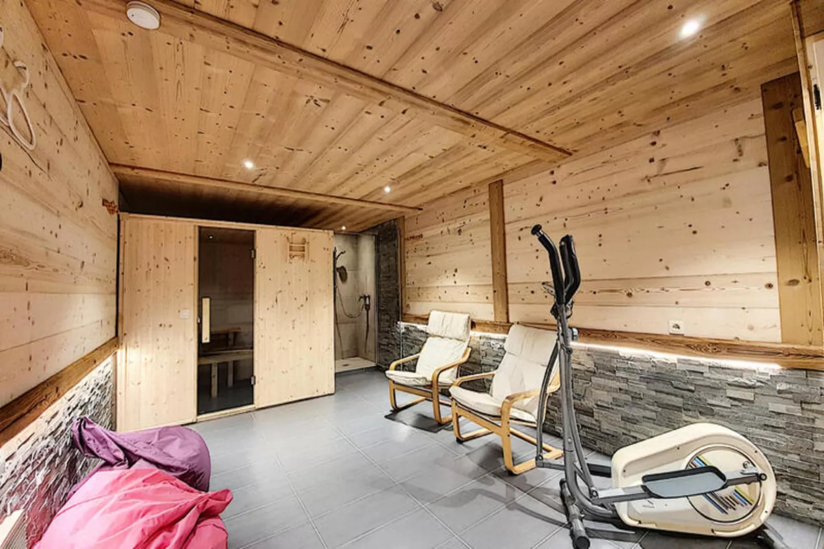 Chalets à Morzine-Fitnessraum