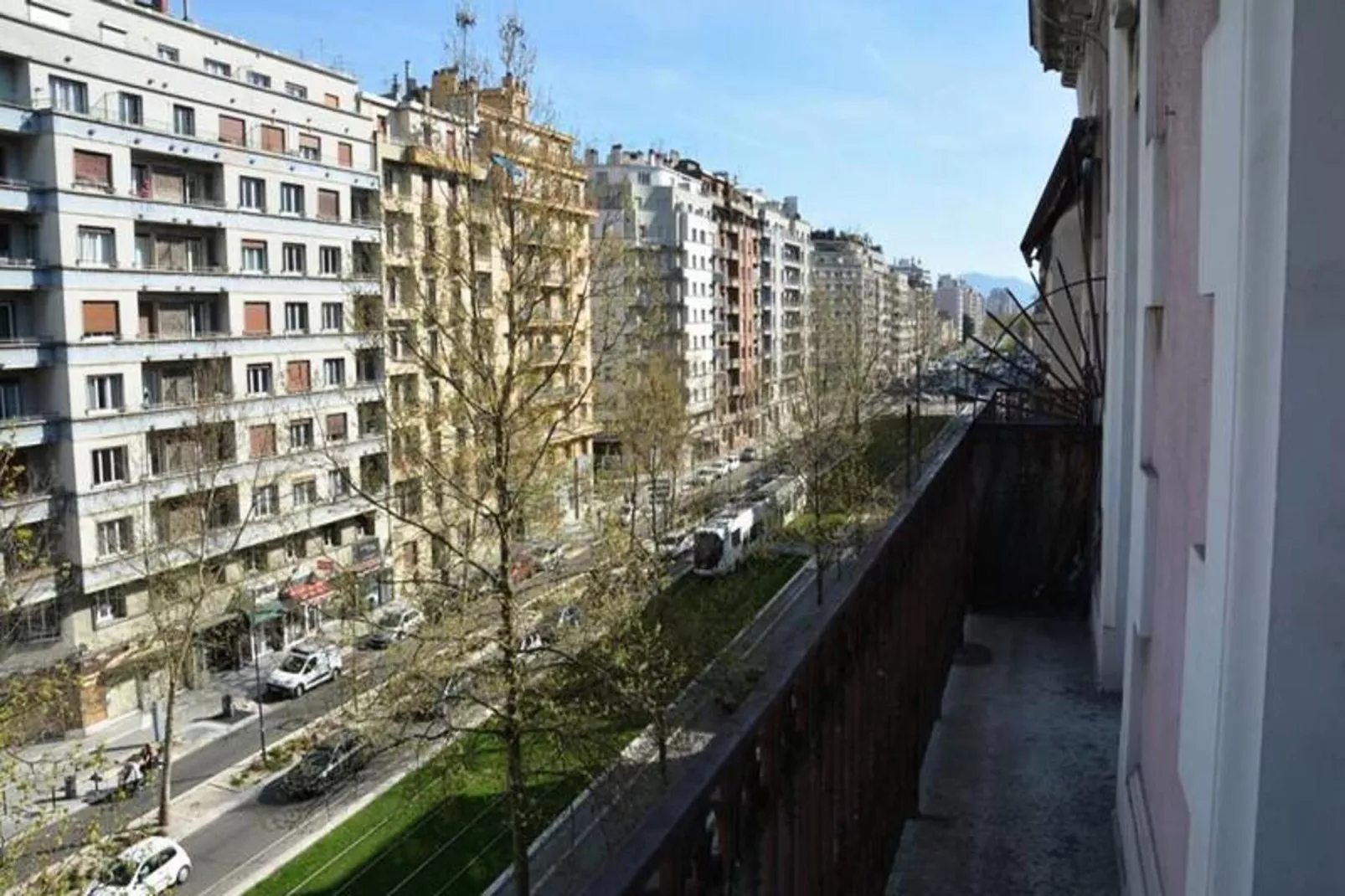 | Le Jaur&egrave;s 🍊| T2 Tout &eacute;quip&eacute; | Balcon, Wifi-Exterior in summer